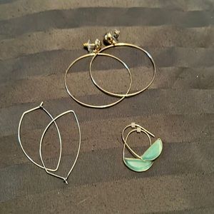 Free w any bundle! Assorted earrings